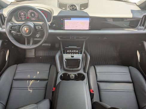 Used 2025 Porsche Cayenne Coupe image 23