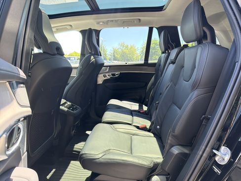 Used 2025 Volvo XC90 B6 Ultra w/ Lounge Package AWD/4WD image 32