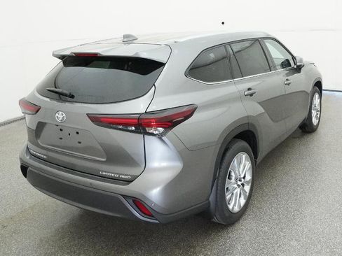 New 2026 Toyota Highlander Limited image 36