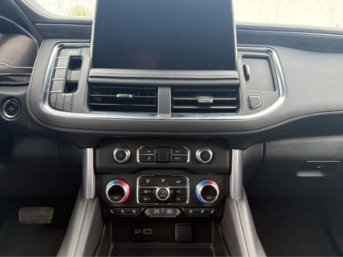 Used 2024 GMC Yukon XL SLT AWD/4WD image 24