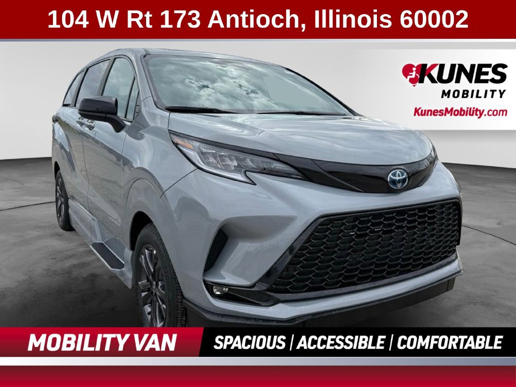 Used 2025 Toyota Sienna XSE w/ XSE Plus Package AWD/4WD image 1