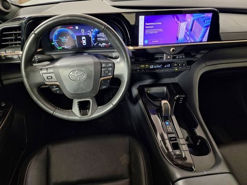 Used 2024 Toyota Crown AWD/4WD image 9