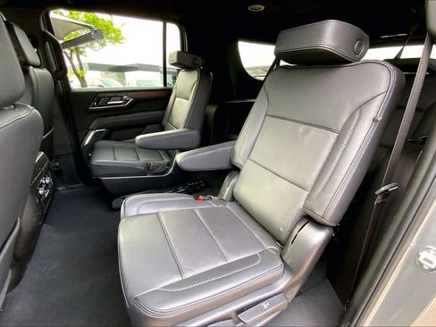 Used 2025 GMC Yukon XL Denali AWD/4WD image 20