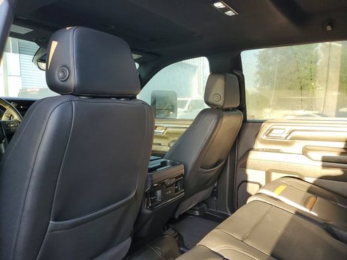 Used 2024 GMC Sierra 2500 AT4 w/ AT4 Premium Plus Package AWD/4WD image 10