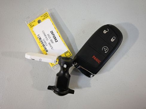 Used 2025 Jeep Compass Limited image 10