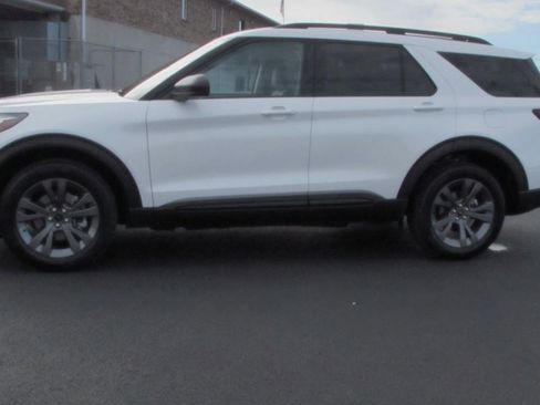 New 2026 Ford Explorer Active w/ Active Comfort Package image 5