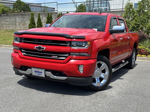 Used 2017 Chevrolet Silverado 1500 LTZ Z71 w/ LTZ Plus Package AWD/4WD image 5