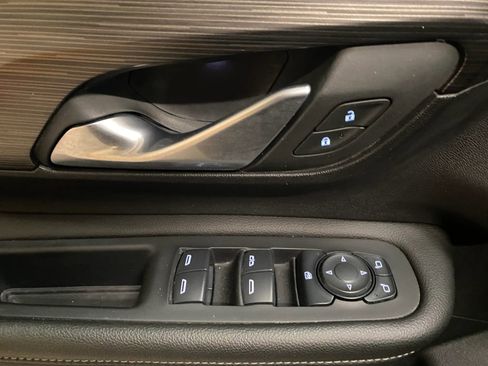 Used 2024 GMC Terrain SLE image 10