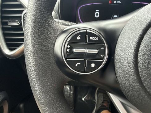 Used 2023 Kia Soul LX image 27