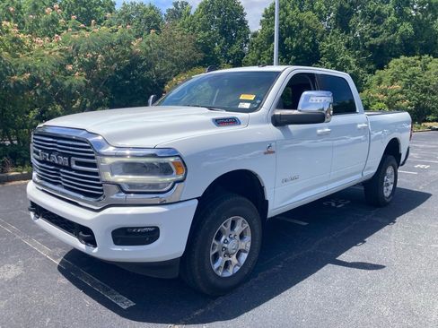 Used 2024 RAM 2500 Laramie AWD/4WD image 2