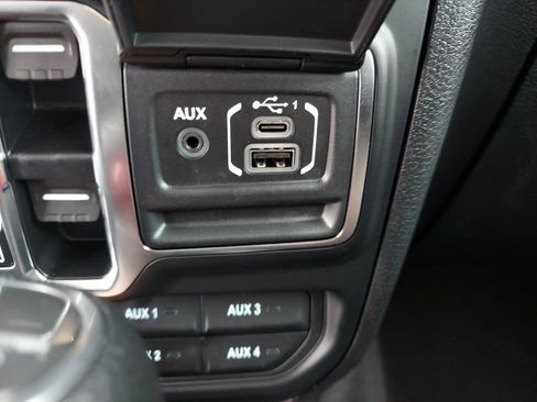 New 2025 Jeep Gladiator Sport AWD/4WD image 20