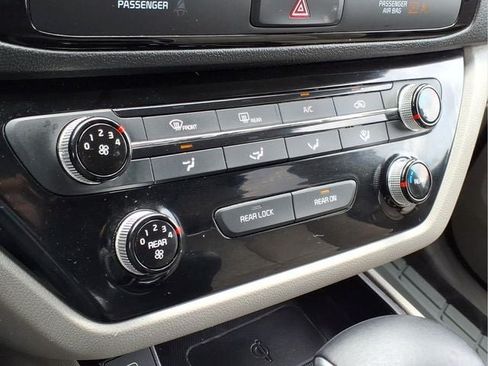 Used 2020 Kia Sedona EX FWD image 26