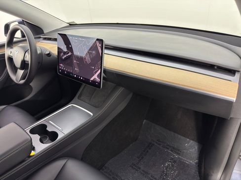 Used 2022 Tesla Model Y Performance image 15