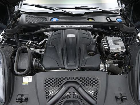 Used 2021 Porsche Macan GTS image 38