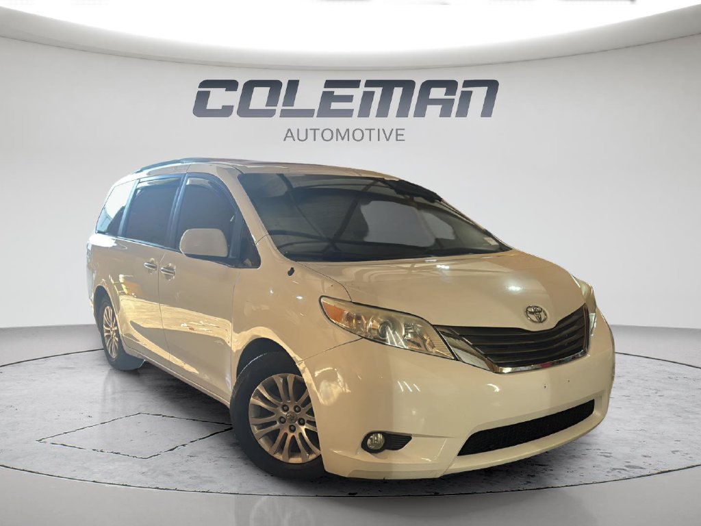 Used 2014 Toyota Sienna XLE w/ Entertainment Package FWD image 13