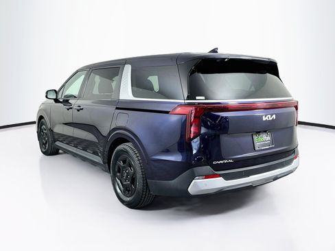 Used 2025 Kia Carnival FWD image 5