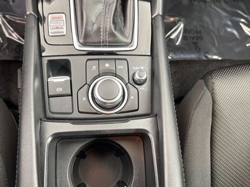 Used 2018 MAZDA MAZDA3 Sport image 12