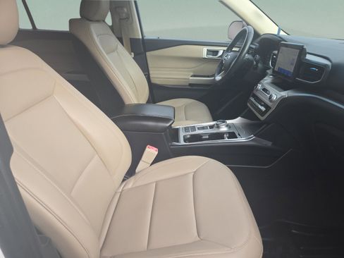 Used 2020 Ford Explorer XLT w/ Equipment Group 202A image 28