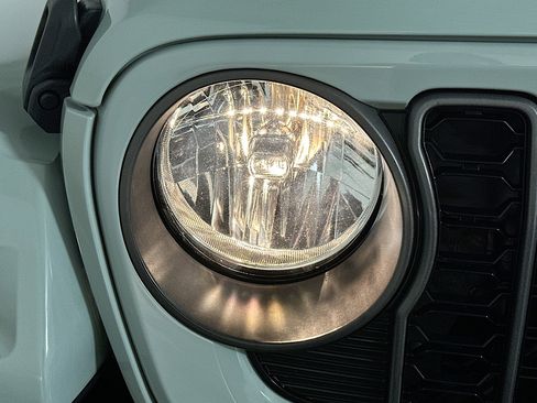 Used 2024 Jeep Wrangler Sport S image 9