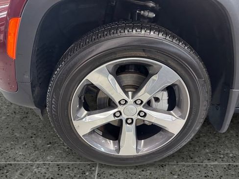 Used 2024 Jeep Grand Cherokee Limited w/ Luxury Tech Group II image 24