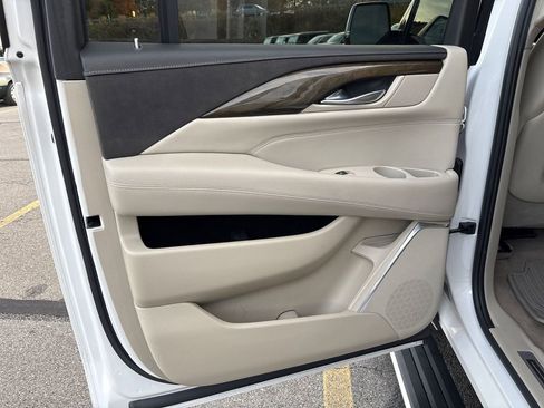 Used 2018 Cadillac Escalade ESV Premium Luxury image 27