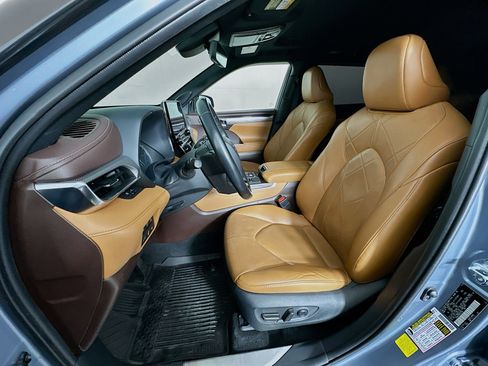 Used 2021 Toyota Highlander Platinum image 13