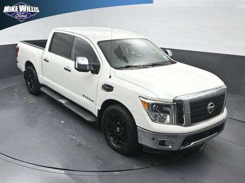 Used 2017 Nissan Titan SL w/ SL Towing Convenience Package RWD image 9