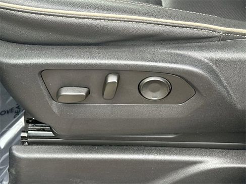 Used 2024 GMC Yukon SLT image 33