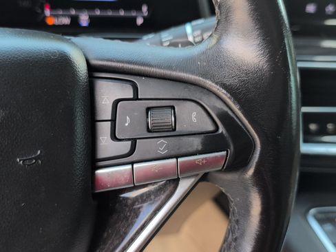 Used 2023 Cadillac Escalade Premium Luxury AWD/4WD image 19