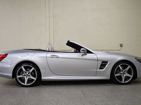 Used 2017 Mercedes-Benz SL 550 image 4