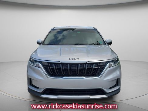 Used 2022 Kia Carnival LX FWD image 3