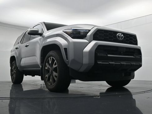 Used 2025 Toyota 4Runner TRD Sport Premium AWD/4WD image 18