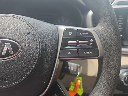 Used 2019 Kia Sorento FWD image 17