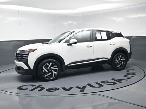 Used 2025 Nissan Kicks SV w/ Charging Package image 6