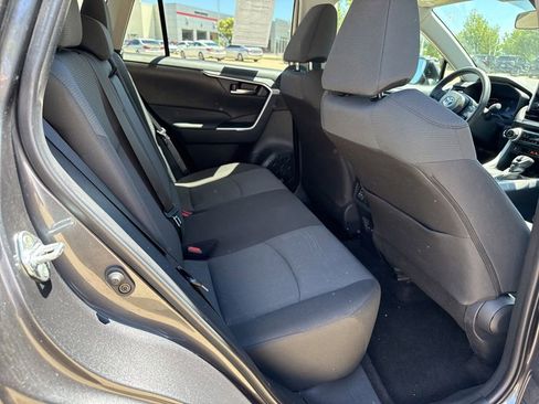 Used 2025 Toyota RAV4 XLE AWD/4WD image 17