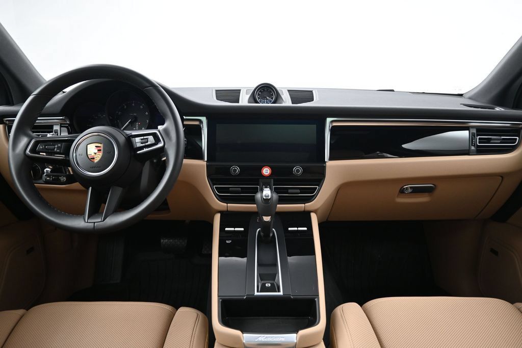 Used 2026 Porsche Macan AWD/4WD image 9
