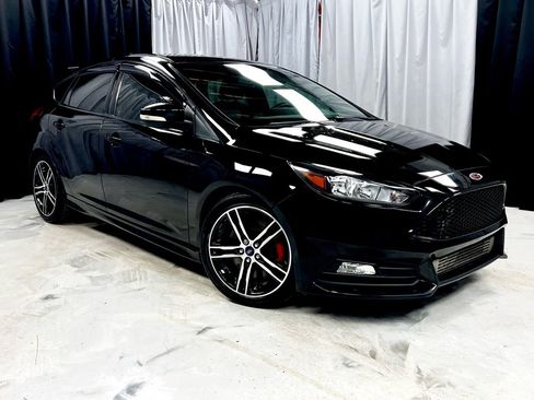 Used 2016 Ford Focus ST image 4