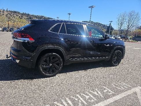 Used 2023 Volkswagen Atlas Cross Sport SE w/ Black Wheel Package AWD/4WD image 4