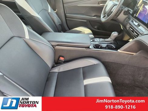 Used 2025 Toyota Camry SE FWD image 14