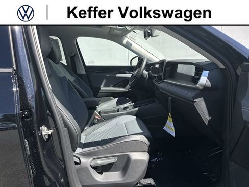 New 2026 Volkswagen Tiguan SE FWD image 29