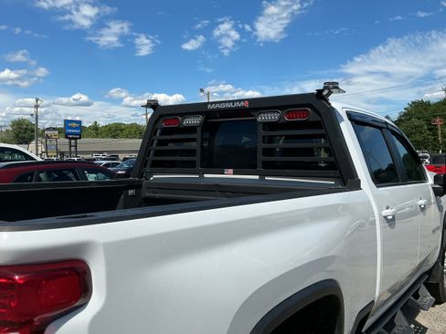 Used 2024 Chevrolet Silverado 3500 LT w/ Convenience Package AWD/4WD image 4
