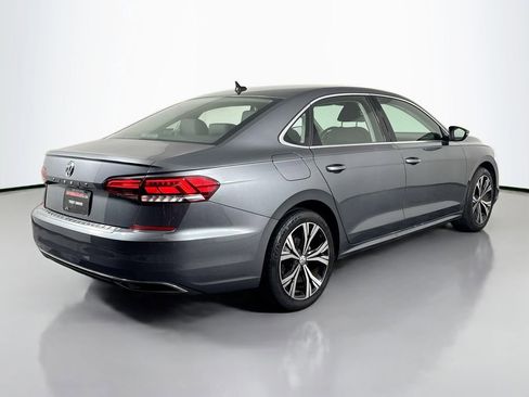 Used 2022 Volkswagen Passat 2.0T SE image 5
