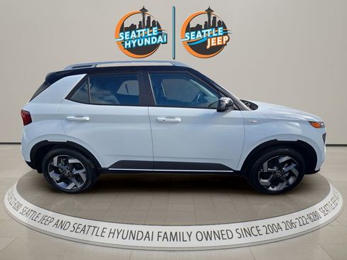 Used 2023 Hyundai Venue Limited FWD image 6