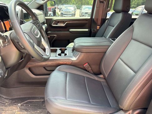 Used 2025 GMC Sierra 2500 SLT w/ SLT Convenience Package AWD/4WD image 17