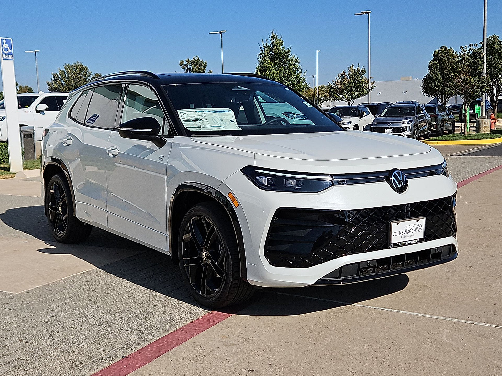 New 2026 Volkswagen Tiguan SE R-Line FWD image 2