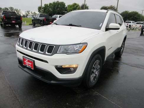 Used 2017 Jeep Compass Latitude w/ Cold Weather Group AWD/4WD image 11
