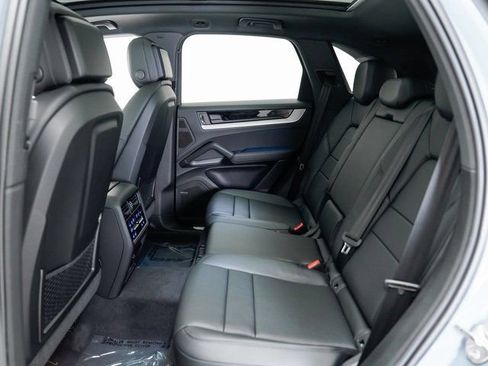 Certified 2025 Porsche Cayenne image 24