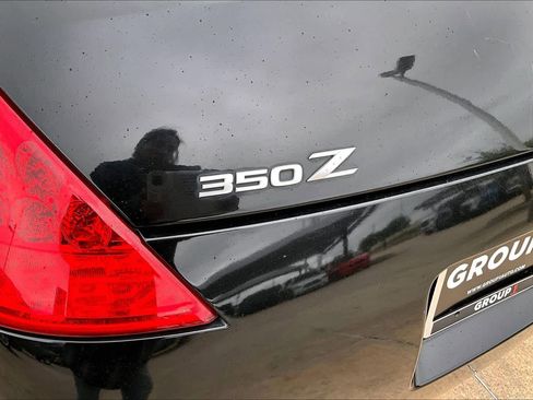 Used 2008 Nissan 350Z Touring RWD image 11