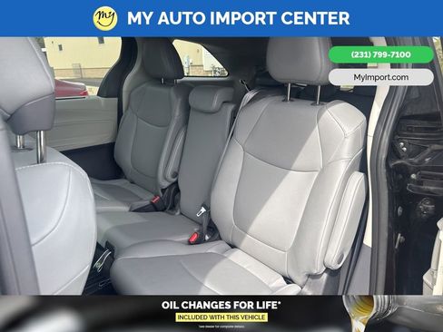 Used 2023 Toyota Sienna XLE FWD image 23