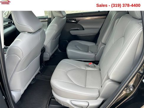 Used 2023 Toyota Highlander Limited AWD/4WD image 23